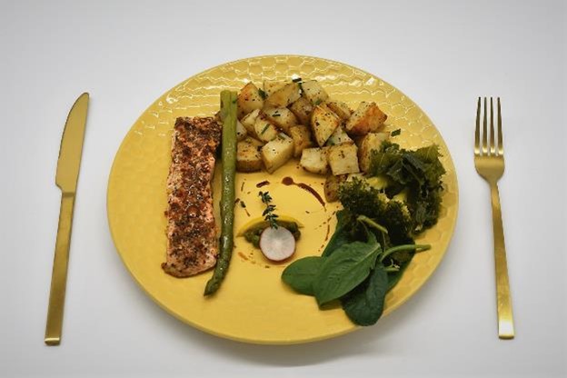 Diet Fuels - Thai Glazed Salmon With Roasted Potatoes, Asparagus, kale, Broccoli & Spinach - Meal